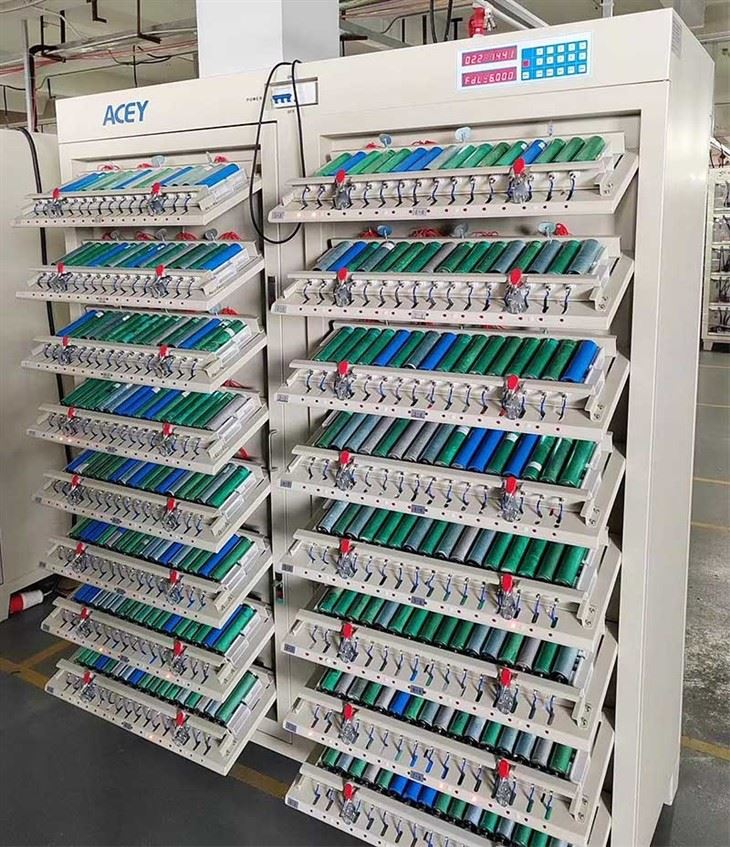 Cylindrical cell capacity grading machine
